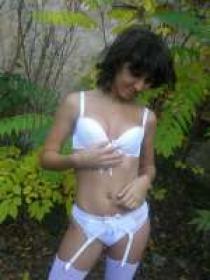 Nude Amateur Pics - Latina Teen Outdoor Posing